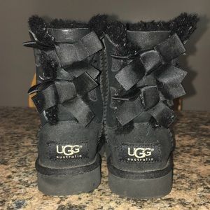 Toddler size 6 black Bailey Bow Uggs
